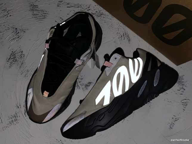 Bone Adidas Boost 700 MNVN Yeezy FY3729 0714